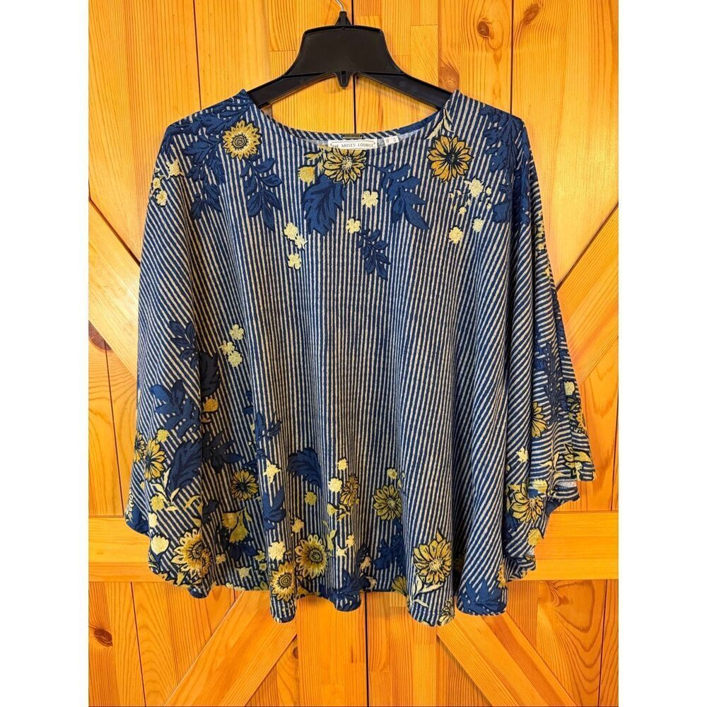 The Muses Lounge Blue Gray Striped Floral Raglan Sleeve Blouse Size Large (6641)